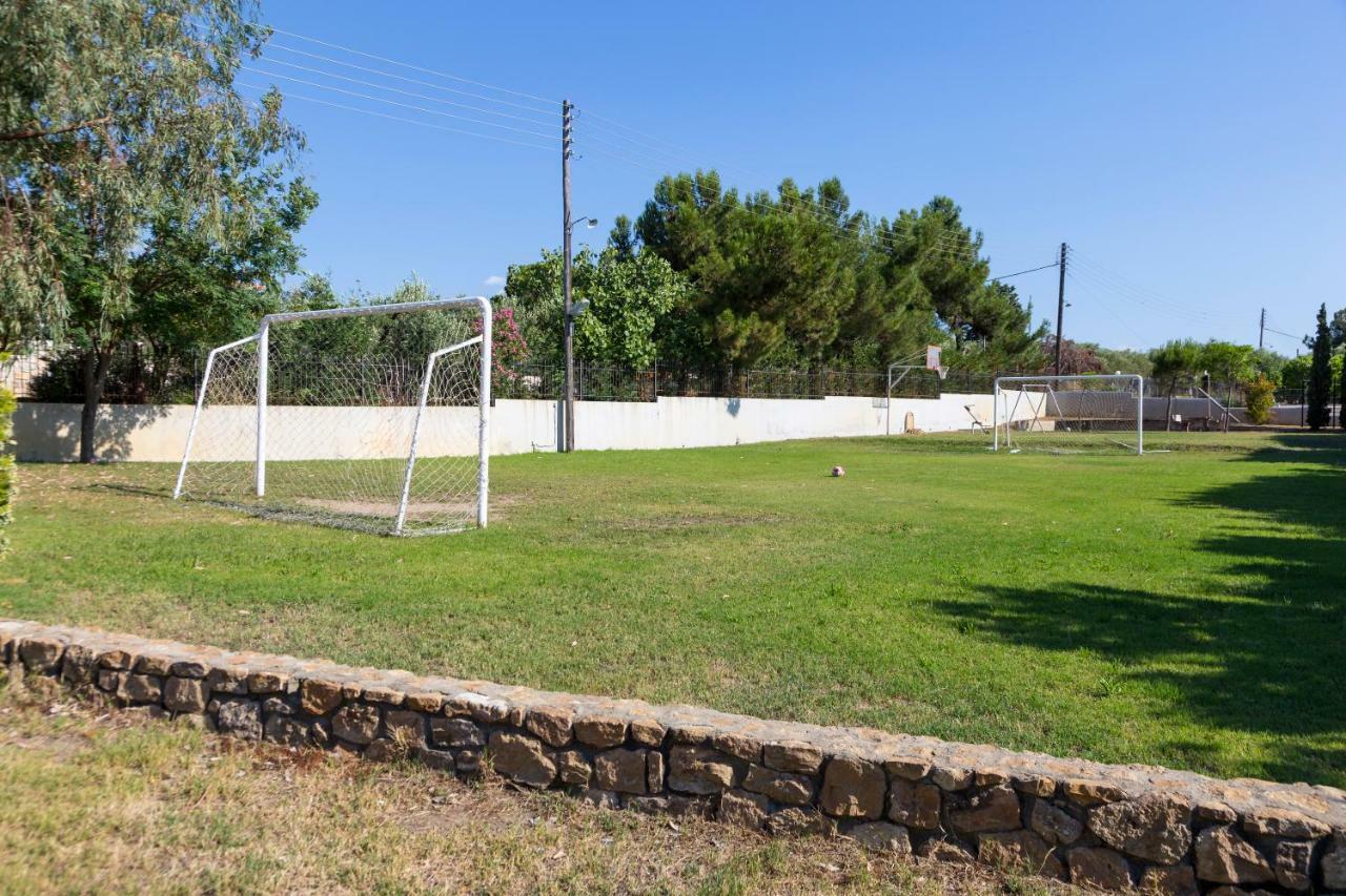 Villa Kristin 2 - 2Min Walk To Great Sandy, Shallow Beach Nikiti  Exterior photo